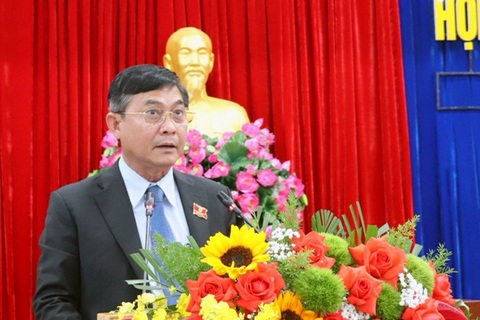 Bình Dương điều chỉnh dự án ngàn tỉ do trùng lắp với đường Vành đai 4 - TP.HCM - Ảnh 1. Bình Dương điều chỉnh dự án ngàn tỉ do trùng lắp với đường vành đai 4 - TP.HCM. Trong ảnh: Ông Nguyễn Văn Lộc, chủ tịch Hội đồng nhân dân tỉnh Bình Dương, phát biểu tại kỳ họp - Ảnh: T.D.