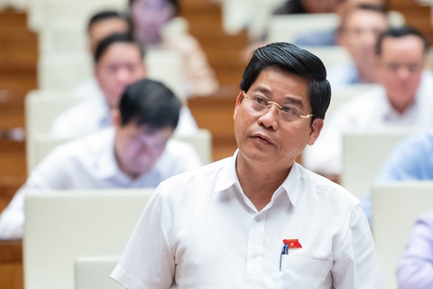 Đại biểu Quốc hội: Có doanh nghiệp doanh thu 100 tỉ, đóng thuế tới 45 tỉ đồng - Ảnh 1. Đại biểu Quốc hội Dương Văn Phước - Ảnh: GIA HÂN
