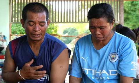 Gia đình Manee Jirachart mong mỏi con trai trở về - Ảnh: CNN Gia đình anh Manee Jirachart mong mỏi con trai trở về - Ảnh: CNN