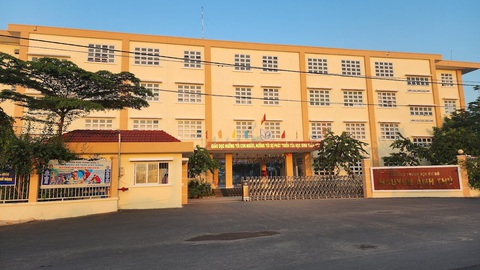 TP.HCM: học sinh tố nhà trường không công bằng, sẽ không đi học nữa - Ảnh 1. Trường THCS Nguyễn Ảnh Thủ, quận 12, TP.HCM, nơi có học sinh tố nhà trường không công bằng - Ảnh tư liệu