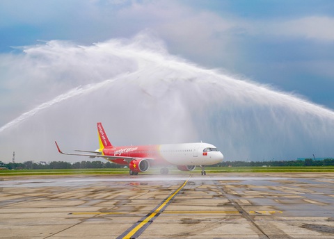 Vietjet đạt 95% kế hoạch doanh thu năm, tiếp nhận 100 triệu USD từ các quỹ đầu tư - Ảnh 1. Vietjet đón tàu bay thứ 101, mở rộng mạng bay quốc tế - Ảnh: T.L.