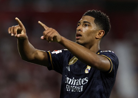 Real Madrid đánh bại Napoli, Arsenal thua thua ngược Lens - Ảnh 1. Niềm vui của Bellingham sau khi ghi bàn vào lưới Napoli - Ảnh: REUTETS