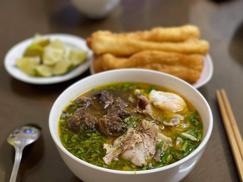Ăn phở Việt để thỏa nỗi nhớ nhà - Ảnh: ĐINH HIỀN Ăn phở Việt để thỏa nỗi nhớ nhà - Ảnh: ĐINH HIỀN