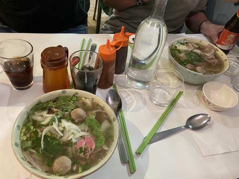 Bát phở ở nơi xa, làm ấm lòng người Việt xa xứ - Ảnh: ĐINH THU BÌNH Bát phở ở nơi xa, làm ấm lòng người Việt xa xứ - Ảnh: ĐINH THU BÌNH