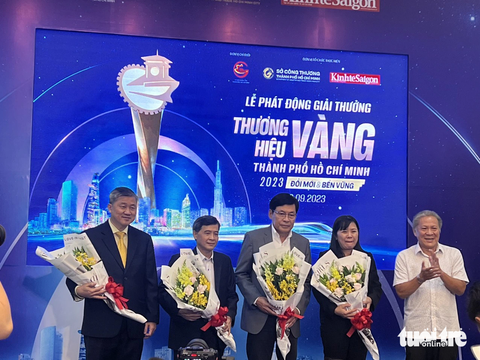 TP.HCM bắt đầu tìm chủ nhân giải thưởng " Thương hiệu Vàng " 2023 - Ảnh 1. Hội đồng bình chọn giải thưởng ra mắt tại buổi công bố chương trình - Ảnh: HẢI KIM