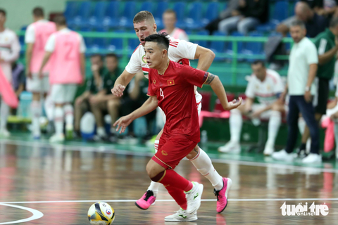 Tuyển futsal Việt Nam tập buổi đầu tiên tại Mông Cổ - Ảnh 2. Đội tuyển futsal Việt Nam trong trận giao hữu với Hungary - Ảnh: N.K