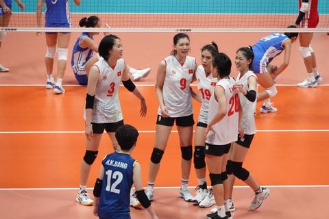 Thắng Triều Tiên, Việt Nam rộng cửa vào bán kết bóng chuyền nữ Asiad 19 - Ảnh 1. Thắng Triều Tiên, bóng chuyền nữ Việt Nam đặt một chân vào bán kết Asiad 19 - Ảnh: NAM TRUNG