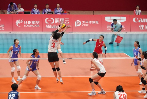 Thắng Triều Tiên, Việt Nam rộng cửa vào bán kết bóng chuyền nữ Asiad 19 - Ảnh 10. Hai đội nhập cuộc đầy quyết tâm - Ảnh: NAM TRUNG