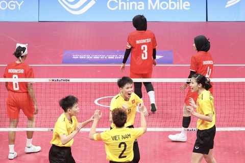 Trực tiếp Asiad 19 ngày 4-10: Việt Nam cân bằng 1-1 với Indonesia ở chung kết cầu mây 4 nữ - Ảnh 2. Tuyển cầu mây Việt Nam thắng Indonesia 21-18 ở ván hai - Ảnh: ĐỨC KHUÊ