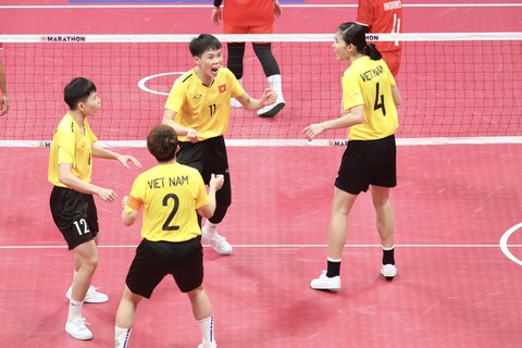 Cảm xúc vỡ oà sau 17 năm chờ đợi của cầu mây Việt Nam tại Asiad - Ảnh 4. Niềm vui của tuyển cầu mây Việt Nam - Ảnh: ĐỨC KHUÊ