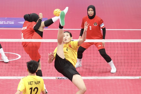 Cảm xúc vỡ oà sau 17 năm chờ đợi của cầu mây Việt Nam tại Asiad - Ảnh 5. Trần Thị Ngọc Yến thi đấu dũng mãnh ở trận chung kết - Ảnh: ĐỨC KHUÊ