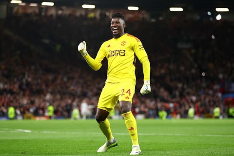Erik Ten Hag tin tưởng Onana sẽ tốt hơn trong những trận tới - Ảnh: REUTERS Erik Ten Hag tin tưởng Onana sẽ tốt hơn trong những trận tới - Ảnh: REUTERS