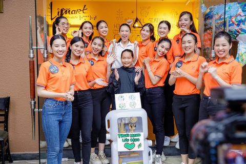 Các thí sinh Miss Earth Việt Nam 2023 rơi nước mắt trước những vấn nạn ô nhiễm môi trường - Ảnh 9. Team Khí mở Trạm Xanh lưu động lan tỏa các sản phẩm tốt cho môi trường sống đến với mọi người