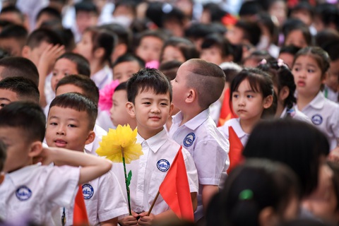 Đề nghị tăng giám sát, tăng giải trình về khoản thu tiền trường - Ảnh 1. Học sinh trong ngày khai giảng năm học 2023-2024 - Ảnh: NAM TRẦN