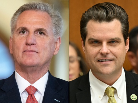 Cựu chủ tịch Hạ viện Kevin McCarthy (trái) cho rằng dân biểu Matt Gaezt (phải) đồi hạ bệ mình do tư thù - Ảnh: AFP Cựu chủ tịch Hạ viện Kevin McCarthy (trái) cho rằng dân biểu Matt Gaezt (phải) đòi hạ bệ mình do tư thù - Ảnh: AFP