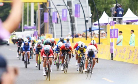 Asiad 19 ngày 4-10: Việt Nam giành HCV ở nội dung cầu mây 4 nữ - Ảnh 1. Nguyễn Thị Thật tung nước rút về đích - Ảnh: H.Đ