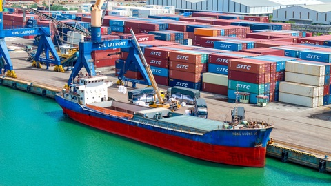 Đẩy mạnh kết nối nguồn hàng xuyên Á - Ảnh 4. Xuất khẩu tinh bột sắn cho các doanh nghiệp từ tỉnh Attapeu (Lào) qua cảng Chu Lai