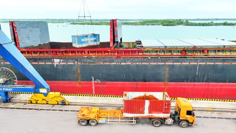 Đẩy mạnh kết nối nguồn hàng xuyên Á - Ảnh 5. Phương án làm hàng tối ưu, rút ngắn thời gian giải phóng tàu và đảm bảo vệ sinh môi trường