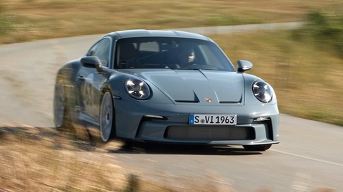 Porsche phát minh ra cách mới để tránh tình trạng đầu cơ mua đi bán lại xe giới hạn - Ảnh 1. Porsche có tập khách hàng trung thành bậc nhất thị trường, và họ sẵn sàng làm mọi cách để duy trì trải nghiệm mua hàng tốt nhất cho người dùng - Ảnh: Porsche