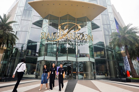 Siam Paragon, một trong những khu mua sắm sầm uất và tập trung đông du khách nhất thủ đô Bangkok, Thái Lan - Ảnh: REUTERS Siam Paragon, một trong những khu mua sắm sầm uất và tập trung đông du khách nhất thủ đô Bangkok, Thái Lan - Ảnh: REUTERS