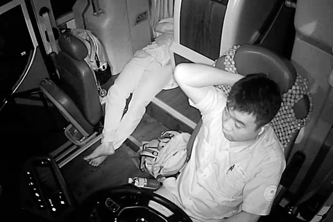 Bộ Giao thông vận tải có chỉ đạo sau vụ tai nạn xe Thành Bưởi - Ảnh 1. Bị can Hoàng Văn Tính, tài xế xe Thành Bưởi trong vụ tai nạn ngày 30-9, bị khởi tố, bắt tạm giam để điều tra về hành vi "vi phạm quy định về tham gia giao thông đường bộ" - Ảnh cắt từ clip