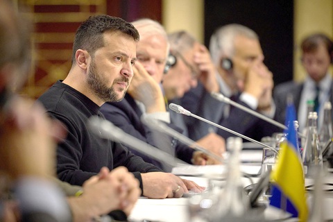 Tổng thống Ukraine Volodymyr Zelensky tại cuộc họp ngoại trưởng EU - Ukraine ngày 2-10 - Ảnh: Reuters Tổng thống Ukraine Volodymyr Zelensky tại cuộc họp ngoại trưởng EU - Ukraine ngày 2-10 - Ảnh: Reuters