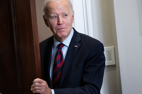 Nhà Trắng xóa thêm 9 tỉ USD nợ sinh viên - Ảnh 1. Tổng thống Mỹ Joe Biden tại Nhà Trắng ngày 4-10 - Ảnh: AFP