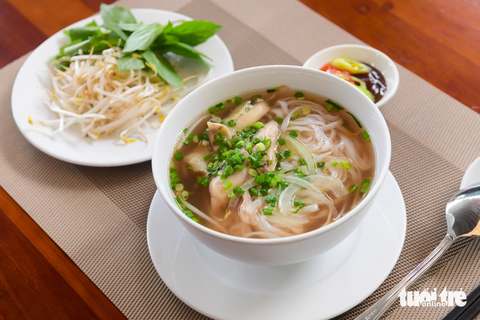 Phở gà của khách sạn Majestic Sài Gòn - Ảnh: QUANG ĐỊNH Phở gà của khách sạn Majestic Sài Gòn - Ảnh: QUANG ĐỊNH