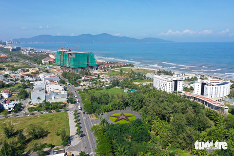 Kiểm tra các dự án nghỉ dưỡng sau phản ánh tiền thuê đất tăng sốc - Ảnh 1. Nhiều doanh nghiệp nghỉ dưỡng ven biển tại Đà Nẵng phản ánh tiền thuê đất tăng sốc hàng trăm % - Ảnh: TẤN LỰC