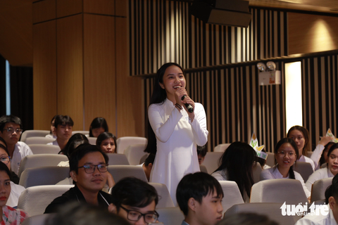 Bùng cháy với sân chơi mới "Gen Z Xứ Quảng" - Ảnh 6. Bên cạnh những phần thi sôi động là chương trình giao lưu cùng khán giả với nhiều phần quà hấp dẫn từ nhà tài trợ Công ty công nghệ tin học Phi Long