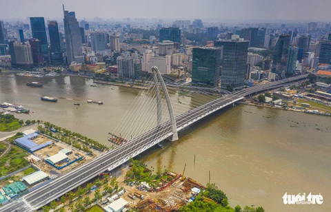 TP.HCM tổ chức cuộc thi viết chính luận bảo vệ nền tảng tư tưởng của Đảng - Ảnh 2. Cầu Ba Son được khánh thành và thông xe vào ngày 28-4-2022. Cây cầu này được kỳ vọng là điểm nhấn kiến trúc nổi bật trên sông Sài Gòn - Ảnh: QUANG ĐỊNH