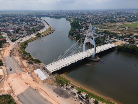 Không giải ngân đầu tư công được là có tội với dân - Ảnh 4. Quảng Trị chỉ mới giải ngân được 33,7% vốn đầu tư công được phân bổ - Ảnh: HOÀNG TÁO