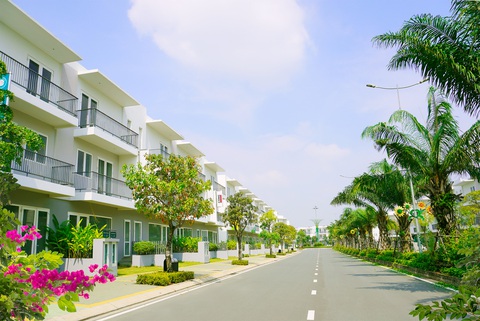 Phú Long đồng loạt trao sổ hồng các dự án cho khách hàng - Ảnh 2. Giao thông trong đô thị Dragon Village được quy hoạch bài bản, nhiều trục giao thông ô bàn cờ giúp cư dân đi lại, truy cập nhiều tiện ích và dịch vụ khác nhau được thuận tiện nhất