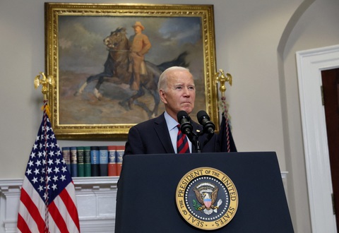 Chiến thuật 'chia đôi màn hình' của ông Biden khi Đảng Cộng hòa đang loạn - Ảnh 1. Tổng thống Biden trong bài phát biểu từ Nhà Trắng ngày 4-10 - Ảnh: REUTERS