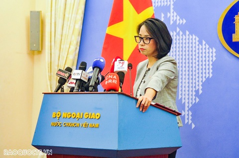 Bộ Ngoại giao: Vụ bắt bà Ngô Thị Tố Nhiên là đúng pháp luật - Ảnh 1. Người phát ngôn Bộ Ngoại giao Phạm Thu Hằng trong cuộc họp báo ngày 5-10 - Ảnh: baoquocte.vn