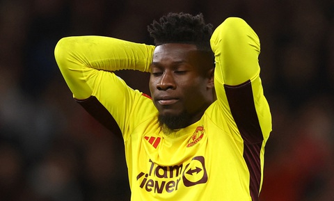 Thủ môn Onana, nạn nhân mới ở sân Old Trafford Ảnh: Reuters Thủ môn Onana, nạn nhân mới ở sân Old Trafford - Ảnh: Reuters