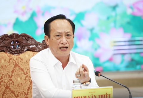 Ông Phạm Văn Thiều: “Thờ ơ, né tránh, đùn đẩy khó khăn của doanh nghiệp là chúng ta chưa xứng đáng” - Ảnh 1. Chủ tịch UBND tỉnh Bạc Liêu Phạm Văn Thiều phát biểu tại buổi đối thoại với doanh nghiệp - Ảnh: CHÍ QUỐC