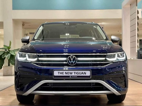 Volkswagen Tiguan giảm giá kỷ lục 500 triệu, xe Âu nay rẻ như xe Hàn - Ảnh 6. Về công nghệ an toàn, Volkswagen Tiguan có cân bằng điện tử, cảm biến va chạm, ga tự động, giới hạn tốc độ, cảnh báo áp suất lốp, hỗ trợ đỗ xe tự động, cảnh báo mất tập trung, nhắc nhở đánh lái hay hỗ trợ lên và xuống dốc - Ảnh: Đại lý Volkswagen/Facebook