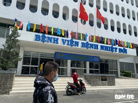 Cảnh giác bệnh đậu mùa khỉ nhưng không hoang mang, sợ hãi - Ảnh 1. Bệnh viện Bệnh nhiệt đới (TP.HCM) là nơi được Sở Y tế TP.HCM phân công tiếp nhận cách ly, điều trị các ca đậu mùa khỉ ở khu vực phía Nam - Ảnh: XUÂN MAI