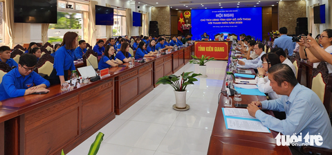 Chủ tịch tỉnh Kiên Giang đối thoại với 40 thanh niên tiêu biểu - Ảnh 1. Toàn cảnh chủ tịch UBND tỉnh Kiên Giang đối thoại với 40 thanh niên năm 2023 - Ảnh: BỬU ĐẤU