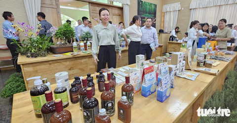 TP.HCM: Mỗi năm giảm 1.000ha đất nông nghiệp- Ảnh 1. Tại hội thảo, nhiều sản phẩm nông nghiệp, phục vụ cho sản xuất... được các doanh nghiệp mang đến trưng bày - Ảnh: N.TRÍ