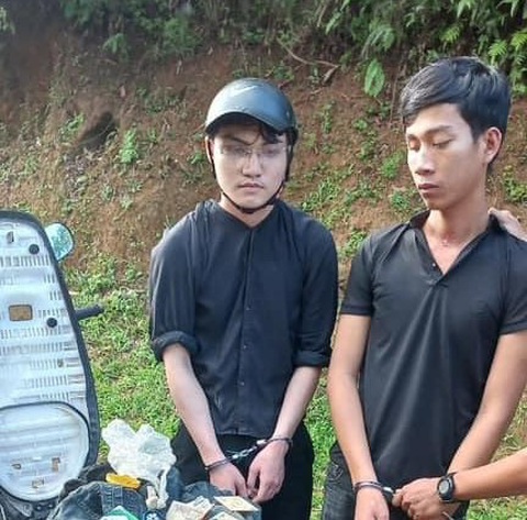 Đã bắt hai nghi phạm bắn nữ lao công ở Quảng Ngãi - Ảnh 1. Hai thanh niên bị bắt giữ - Ảnh: Công an cung cấp