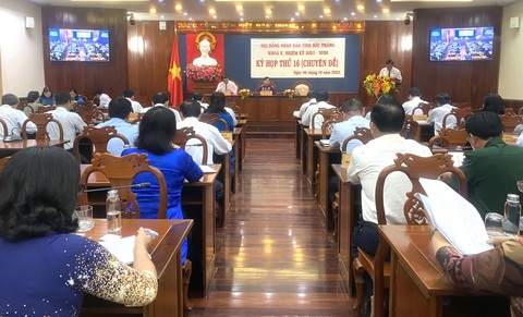 Sớm bàn giao 7 mỏ cát cho các đơn vị thi công cao tốc Châu Đốc - Cần Thơ - Sóc Trăng - Ảnh 1. Quang cảnh kỳ họp thứ 16 Hội đồng nhân dân tỉnh Sóc Trăng - Ảnh: KHẮC TÂM