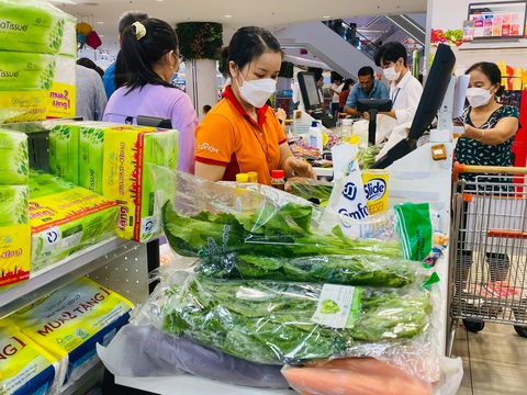 Siêu thị giảm giá mạnh các mặt hàng bán chạy - Ảnh 1. Siêu thị Co.opmart và Co.opXtra khuyến mãi lớn cho nhiều mặt hàng, kể cả các sản phẩm bán chạy - Ảnh: MỘC MIÊN