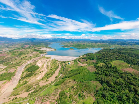 Thủy điện An Khê - Ka Nak chủ động phòng chống thiên tai, đảm bảo an toàn sản xuất - Ảnh 2. Toàn cảnh khu vực nhà máy, đập tràn và hồ Thủy điện Ka Nak - Ảnh: THU HOÀI