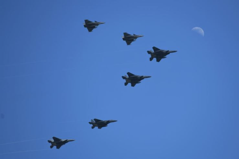 Tiêm kích F-15K của Hàn Quốc và tiêm kích Rafale của Pháp bay trên căn cứ không quân ở thành phố Gimhae, phía đông nam Hàn Quốc, vào ngày 25-7 - Ảnh: REUTERS Tiêm kích F-15K của Hàn Quốc và tiêm kích Rafale của Pháp bay trên căn cứ không quân ở thành phố Gimhae, phía đông nam Hàn Quốc, ngày 25-7 - Ảnh: REUTERS