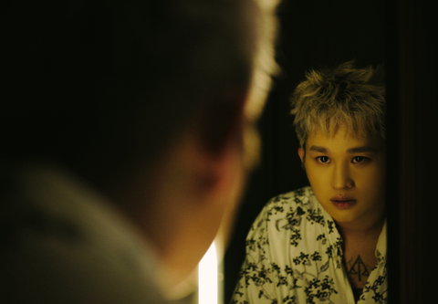 Đây cũng là lần hiếm hoi nam rapper cho ra mắt một bản nhạc “suy” từ giai điệu, ca từ cho đến hình ảnh. Đây cũng là lần hiếm hoi nam rapper cho ra mắt một bản nhạc “suy” từ giai điệu, ca từ cho đến hình ảnh