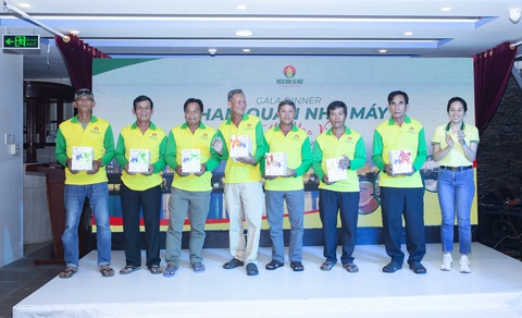 Phân bón Cà Mau đón nông dân tham quan nhà máy - Ảnh 5. PVCFC tổ chức hoạt động giao lưu, bốc thăm trúng thưởng cho hàng nghìn đại lý và bà con nông dân trong chương trình tham quan nhà máy
