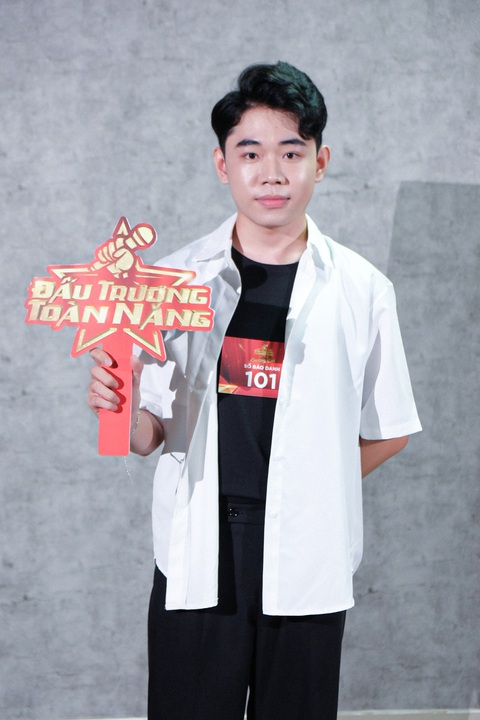 Học trò Thu Phương, người đẹp Miss World Vietnam tìm kiếm cơ hội tại Đấu trường toàn năng - Ảnh 4. Trung Hiếu - Quán quân Sao tìm sao 2021 thì lại mạnh dạn “đánh đổi” danh hiệu mình đã có. “Chấp nhận tham gia Đấu trường toàn năng, mình không đặt nặng chiến thắng bởi mình tin chương trình sẽ giúp mình hoàn thiện kỹ năng của một nghệ sĩ trình diễn toàn diện” - anh chàng trải lòng