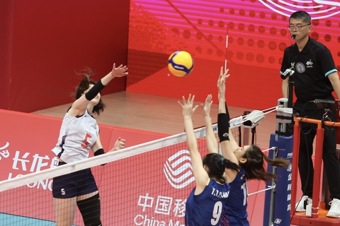 Bóng chuyền nữ Việt Nam - Nhật Bản (24-26, 21-25, 25-23): Việt Nam sống lại hi vọng - Ảnh 2. Bóng chuyền nữ Việt Nam - Nhật Bản (24-26, 21-25, 25-23): Việt Nam sống lại hi vọng - Ảnh 2.